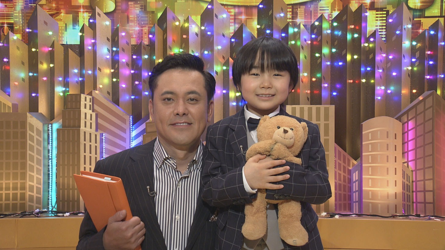 くりぃむしちゅー有田（左）と寺田心（右）。(c)NHK