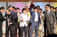 優勝を喜ぶおちもり。