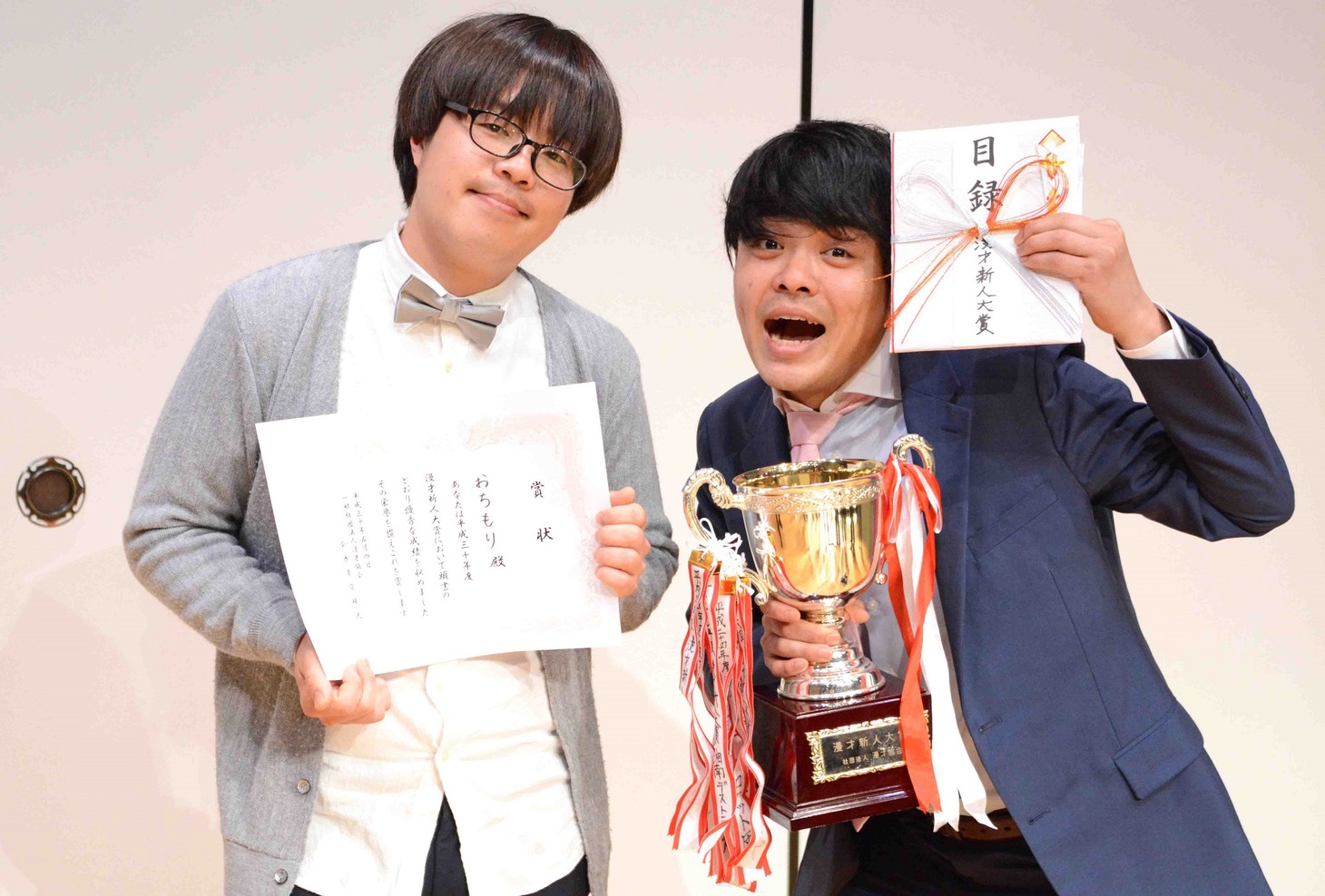 「平成30年度 漫才新人大賞」で優勝したおちもり。左から森佳樹、越智悠介。