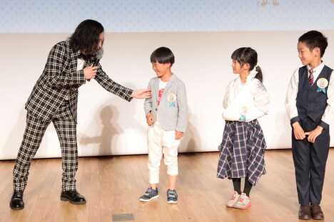 「『小学生がえらぶ！“こどもの本”総選挙』ベスト10結果発表会」の様子。