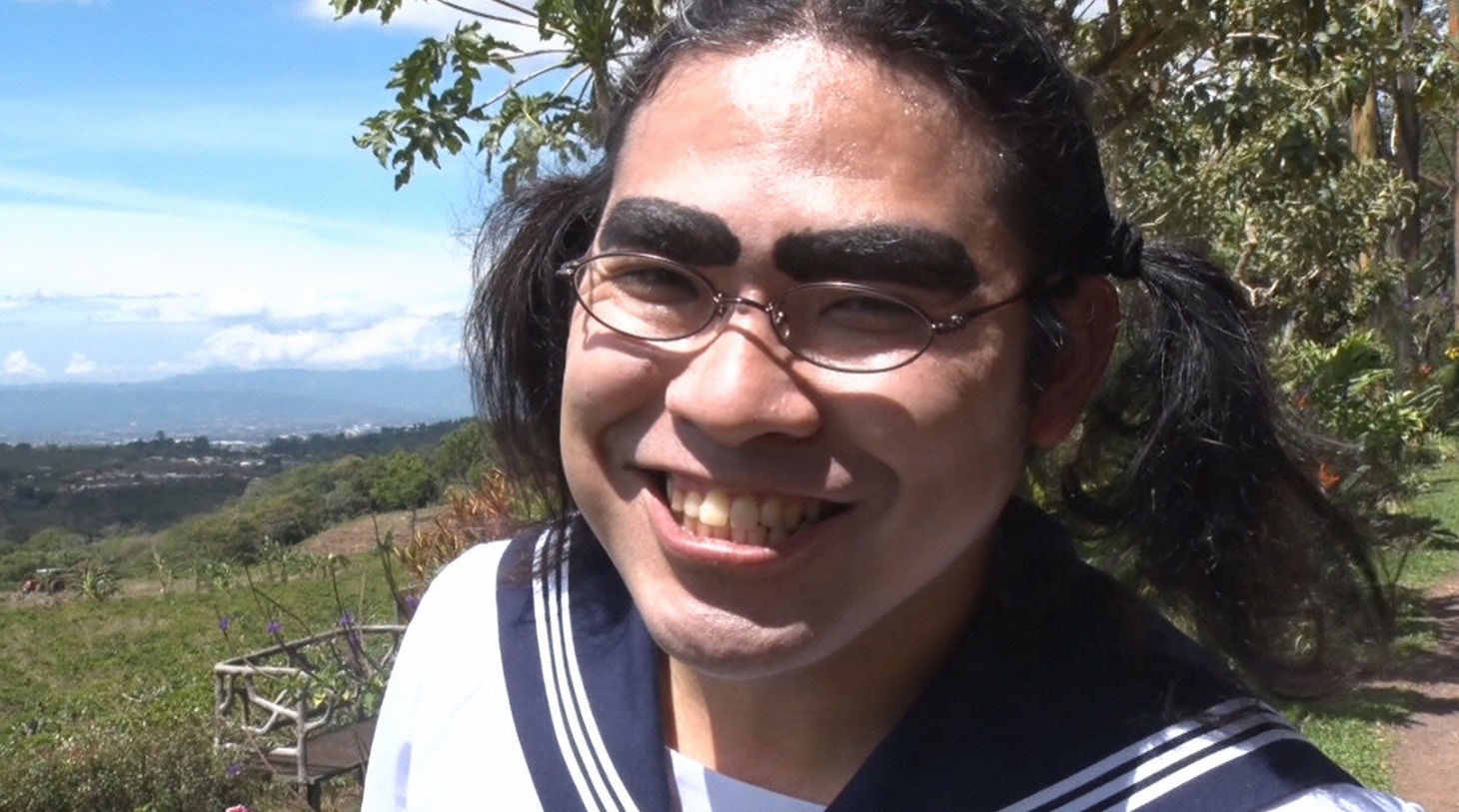 “珍獣ハンター中岡”としてロケに臨むロッチ中岡。(c)日本テレビ