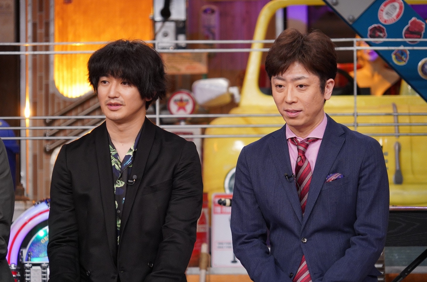 左から瑛太、フットボールアワー後藤。(c)日本テレビ