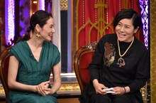 左から吉田羊、青木さやか。(c)日本テレビ