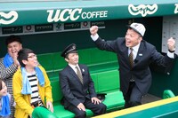 「鉄オタ選手権～阪神電車の陣～」のロケの様子。(c)NHK