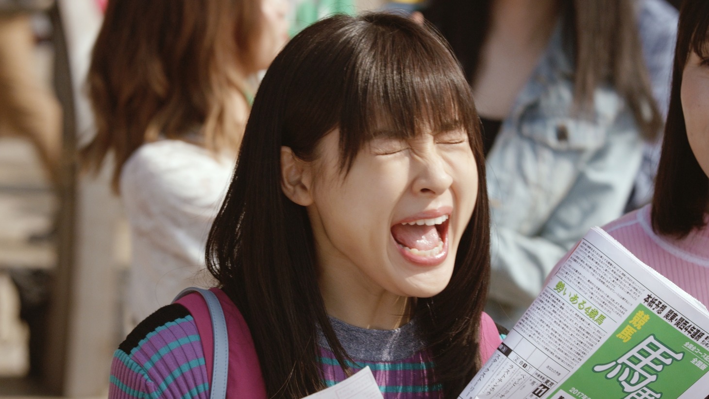 WebCM「ウマジョ、の日 4」のワンシーン。