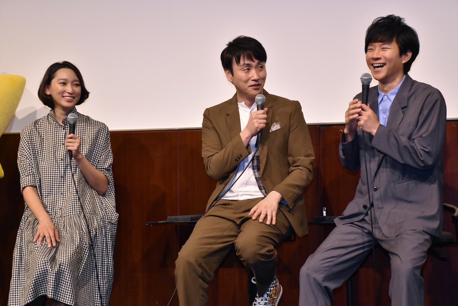 左から杏、児嶋一哉、渡部建。