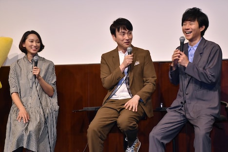 左から杏、児嶋一哉、渡部建。