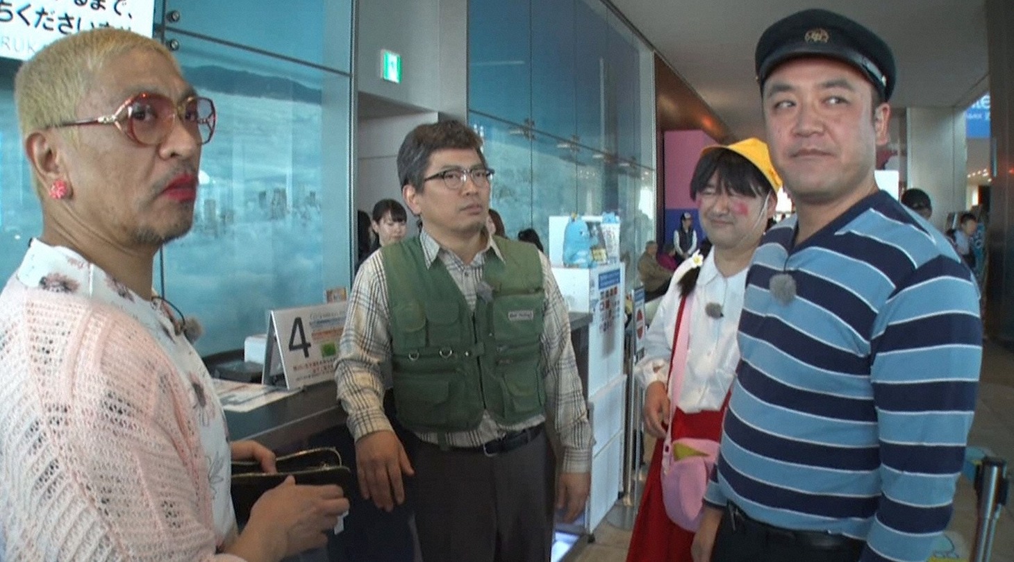「松本家の休日」で大阪の超高層ビル・あべのハルカスを訪れる松本家。(c)ABC