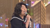 中山美穂あるあるを披露するレイザーラモンRG。(c)NHK