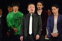 エンディングで挨拶をする米粒写経・居島。