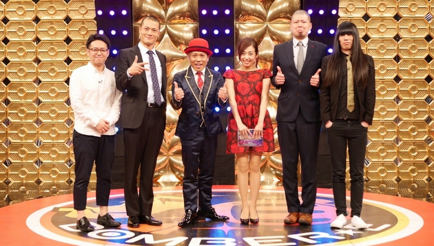 左からバッドナイス、MICRO、塩尻奈都子アナウンサー、金属バット。(c)メ～テレ