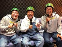 「出川哲朗の充電させてもらえませんか？」より、出川哲朗（中央）。