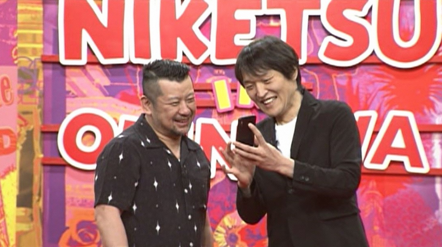 左からケンドーコバヤシ、千原ジュニア。(c)読売テレビ