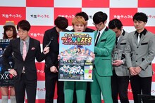 8月に行われる「もっとも～っとマンゲキFES-オモろくてアツすぎるZepp Nambaの日-」を告知するトットら。