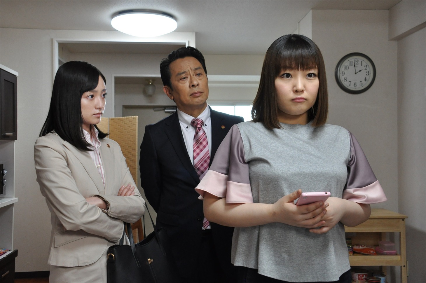 「木曜ミステリー『警視庁・捜査一課長 season3』」に出演する柳原可奈子（右）。(c)テレビ朝日