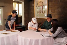 「ピエール瀧のしょんないTV」のワンシーン。(c)静岡朝日テレビ