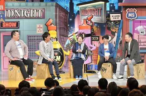 左からブラックマヨネーズ、福地桃子、中川家。(c)読売テレビ