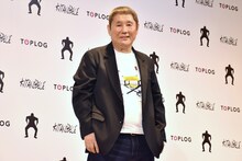 自身がプロデュースする新アパレルブランド「KITANOBLUE」の発表イベントに登壇したビートたけし。