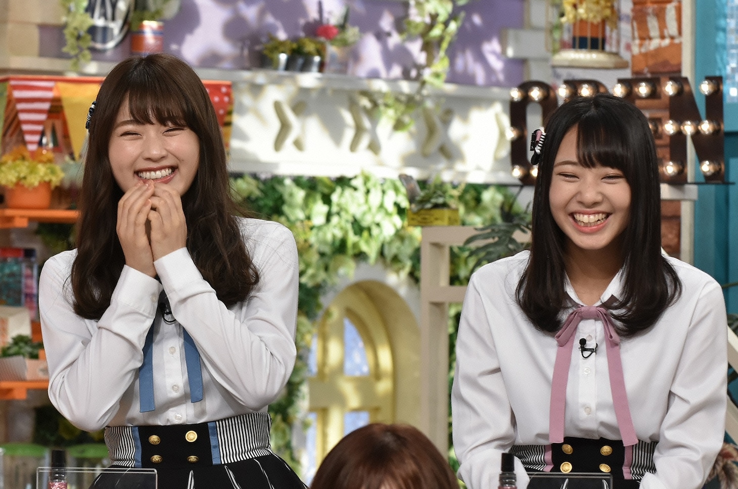 左から渋谷凪咲、山田寿々。(c)読売テレビ
