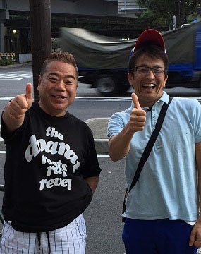 出川哲朗（左）とネプチューン堀内（右）。