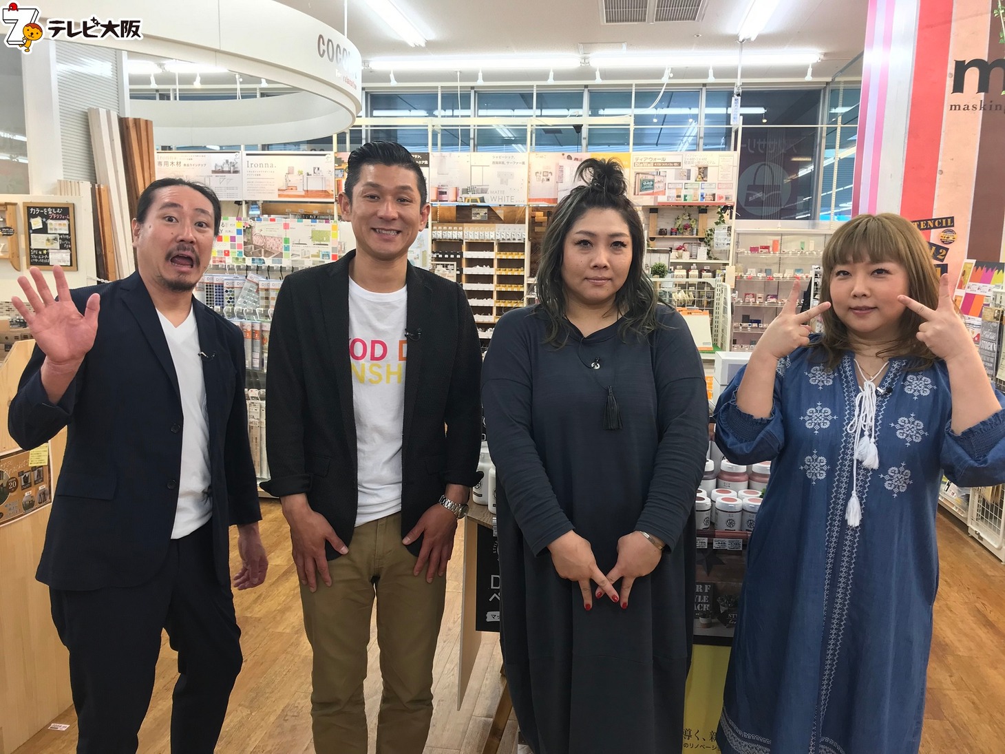 左から笑い飯、海原やすよ ともこ。