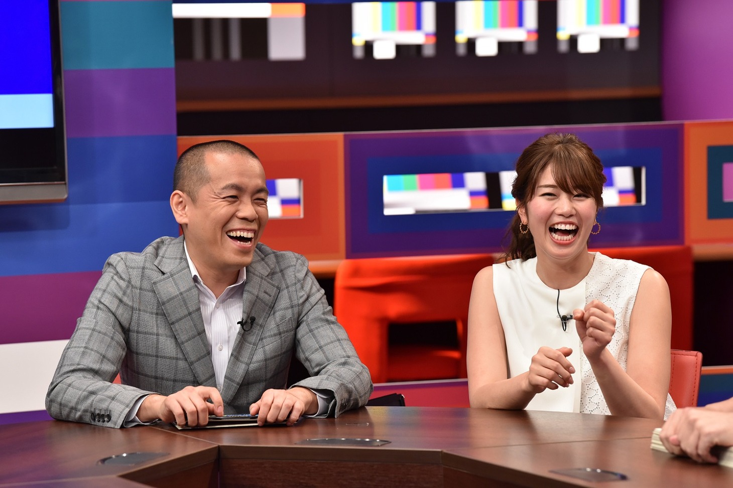 （左から）タカアンドトシ・トシ、稲村亜美。(c)中京テレビ