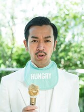 「smarby」内のムーディ勝山登場カット。