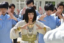 望月ルナ役を演じる鳥居みゆき。(c)テレビ朝日