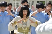 望月ルナ役を演じる鳥居みゆき。(c)テレビ朝日