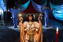 「家政夫のミタゾノ」にて占い師・望月ルナ役を演じる鳥居みゆき。(c)テレビ朝日