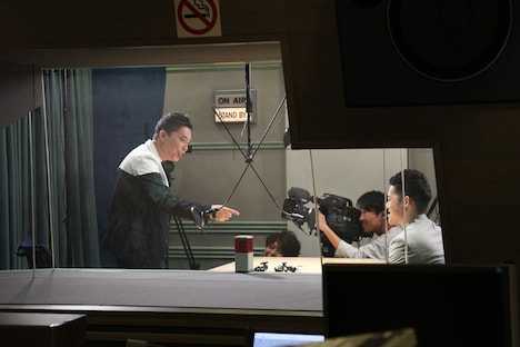 ラジオブースで対談する、爆笑問題・太田（左）と濱田祐太郎（右）。(c)関西テレビ