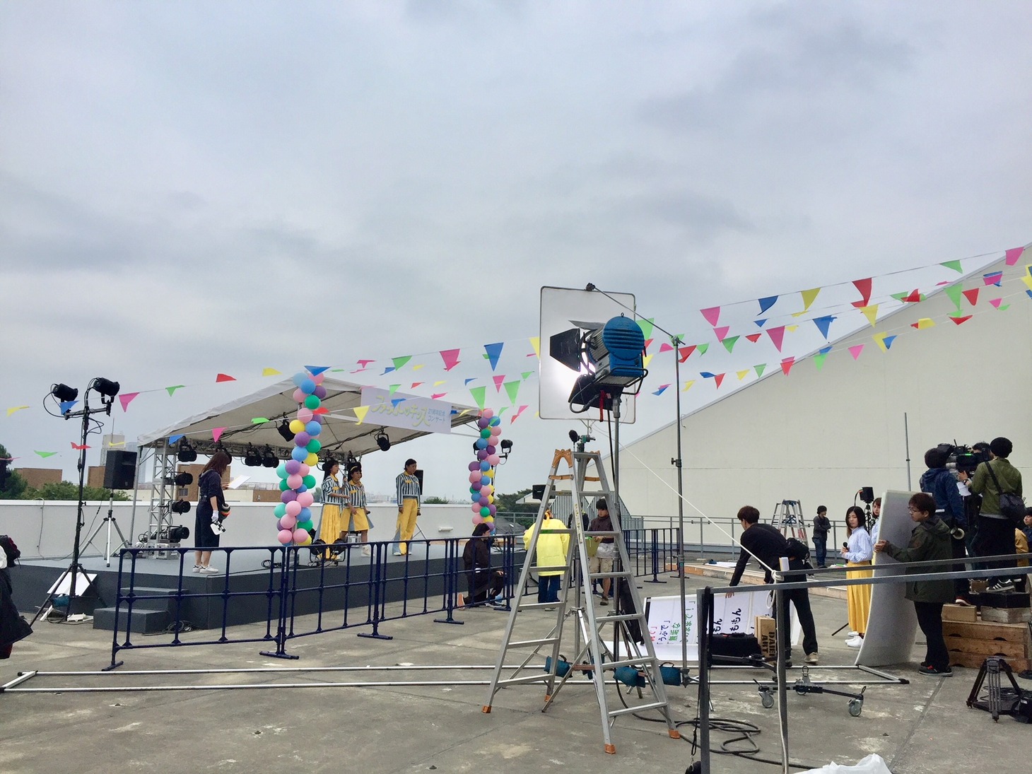 ミュージックビデオの撮影が行われた屋上