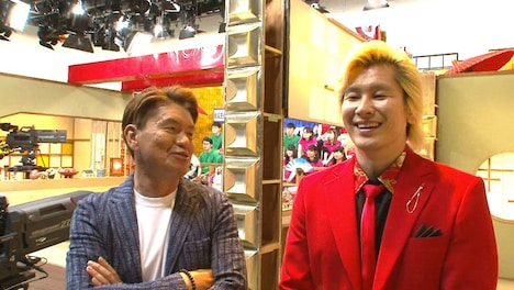 収録後、感想を語るヒロミ（左）とカズレーザー（右）。