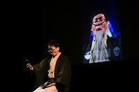 「テクノ落語」のワンシーン。