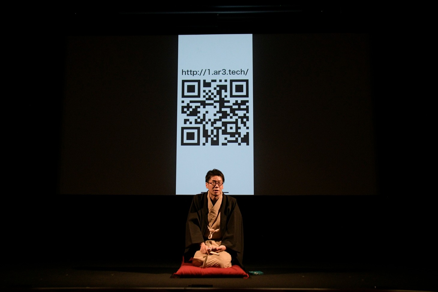 「テクノ落語」のワンシーン。