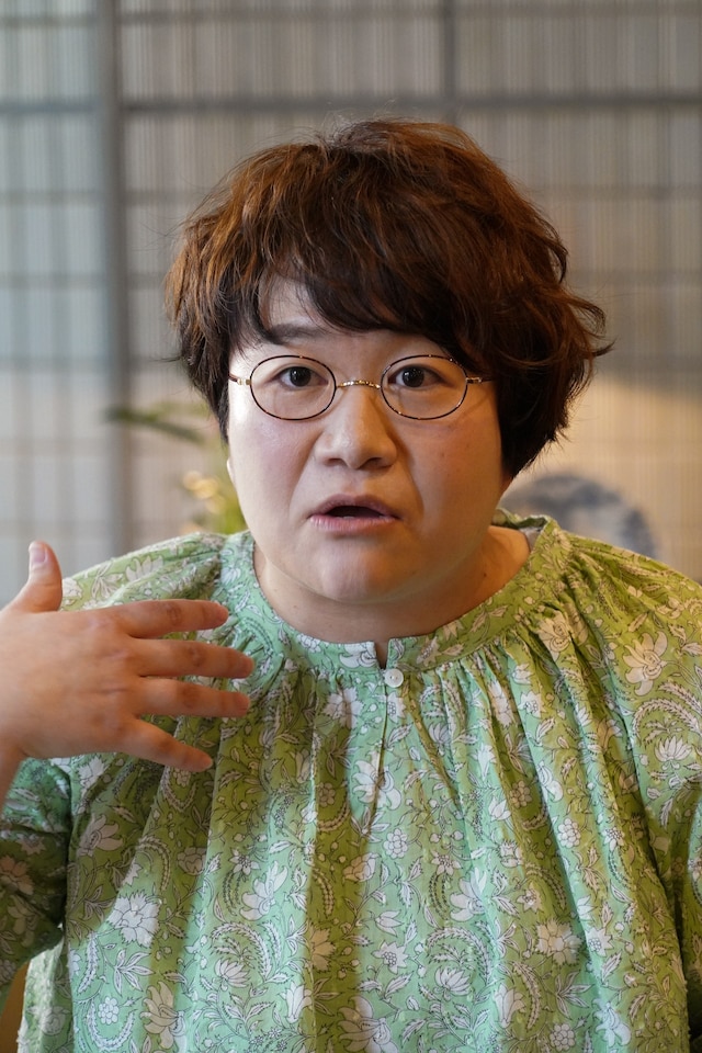 主婦・伊沢里穂を演じるハリセンボン春菜。(c)日本テレビ