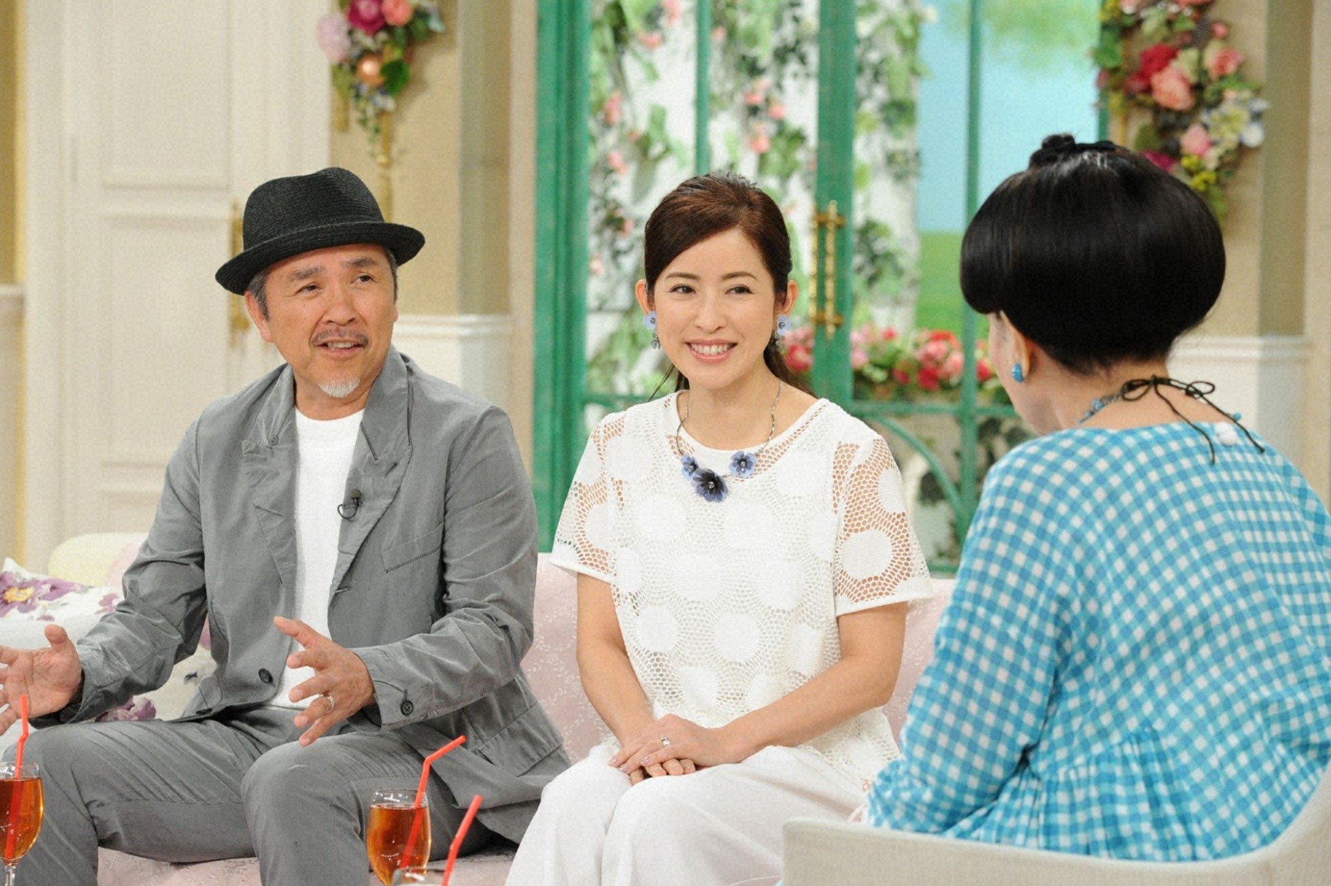 「徹子の部屋」に出演する（左から）つまみ枝豆、江口ともみ夫妻。(c)テレビ朝日