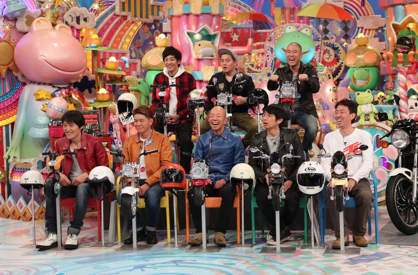 「アメトーーク！」に集結する「バイク芸人」たち。(c)テレビ朝日