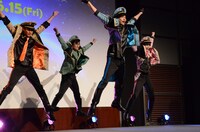 主題歌「参上!! ドルメンX」の生パフォーマンスの様子。