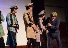 小越勇輝に「どつき回したろか！」と言ったあとすかさず謝るくっきー（右端）。