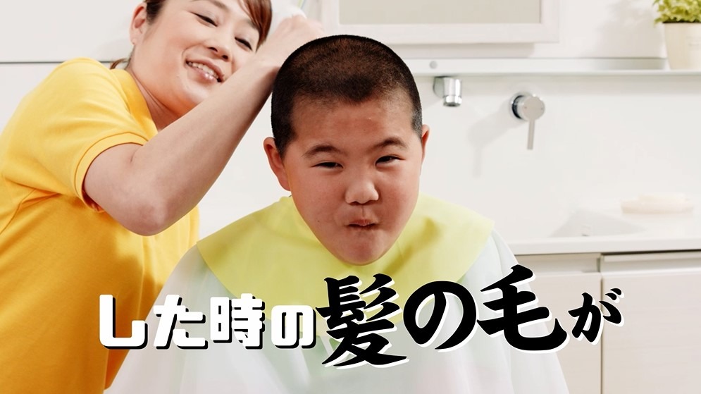 Webムービー「夏だ！家族だ！大そうじ！」のワンシーン。
