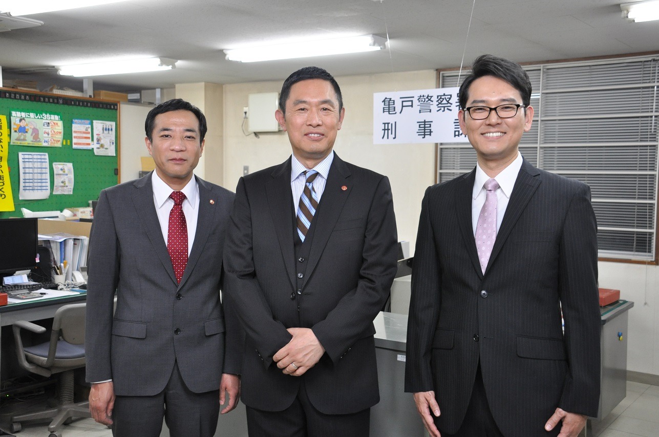 ナイツと内藤剛志（中央）。(c)テレビ朝日