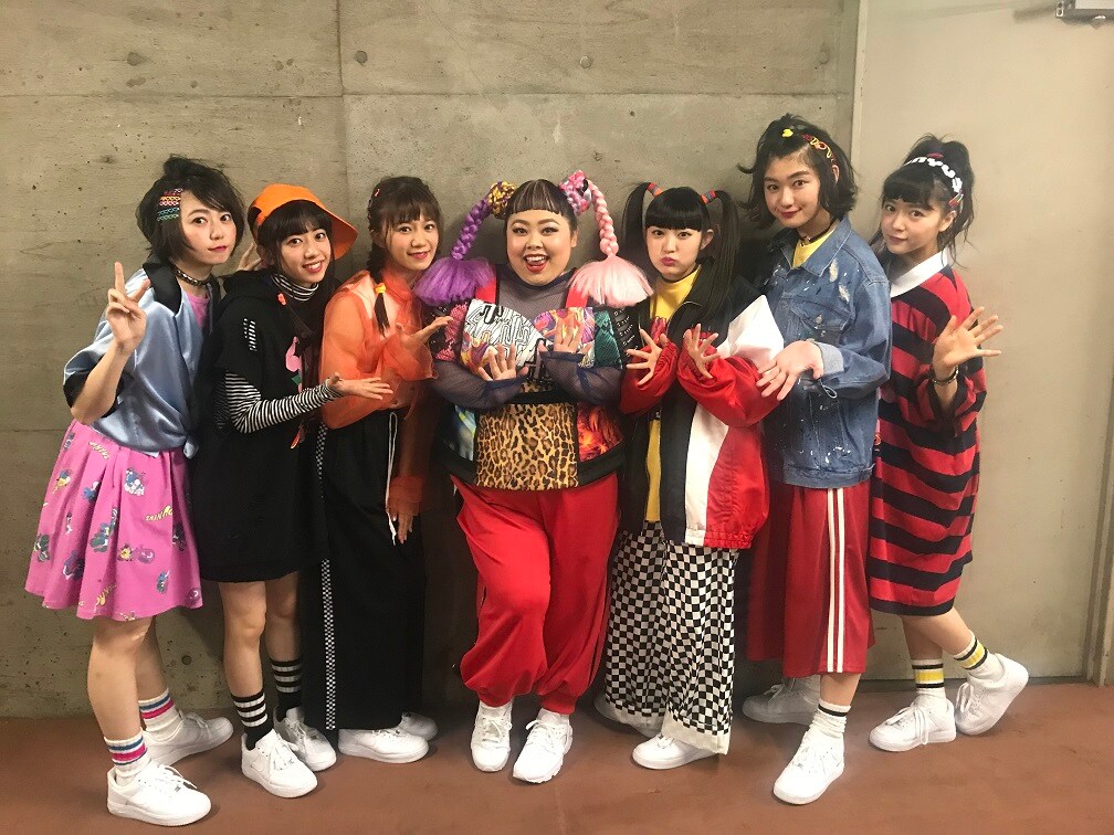 渡辺直美と私立恵比寿中学。