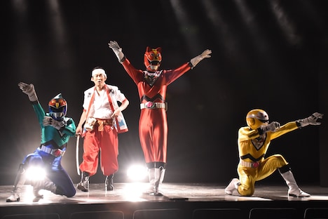 会見で披露された殺陣のワンシーン。