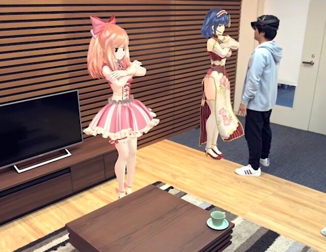 MR技術を体験するバカリズム。(c)日本テレビ