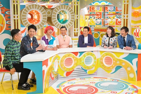 オードリーにまつわるエピソードを語るかまいたち山内（左端）。(c)MBS