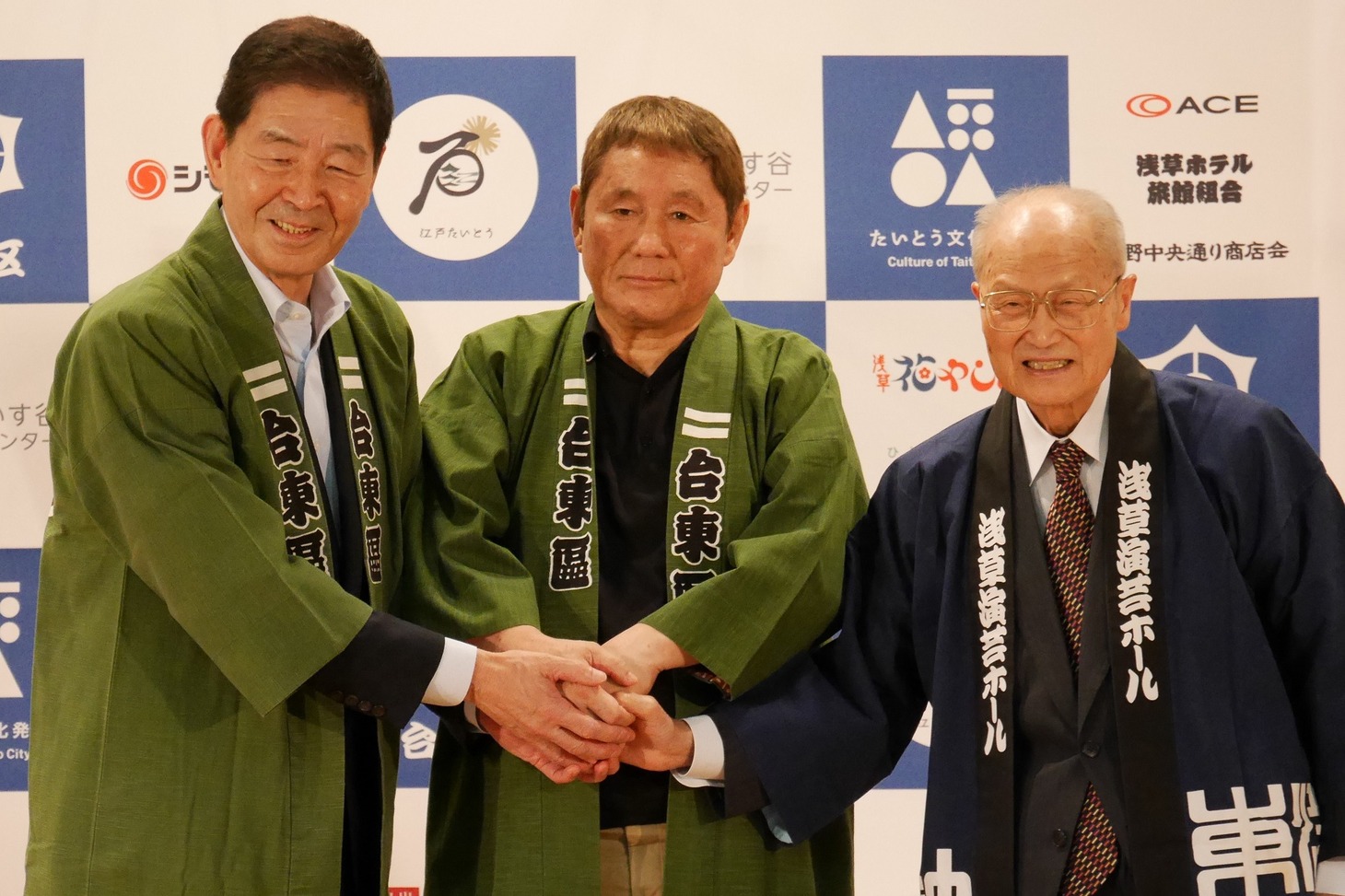 「江戸まち たいとう芸楽祭」記者発表会より、イベントの名誉顧問に就任したビートたけし（中央）。
