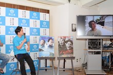 前野朋哉のVTRメッセージを見る千鳥ノブ。