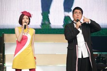 オギッキーことベッキー（左）とおぎやはぎ小木（右）。(c)テレビ東京