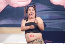 バナナマン日村扮するヒム子。(c)テレビ東京